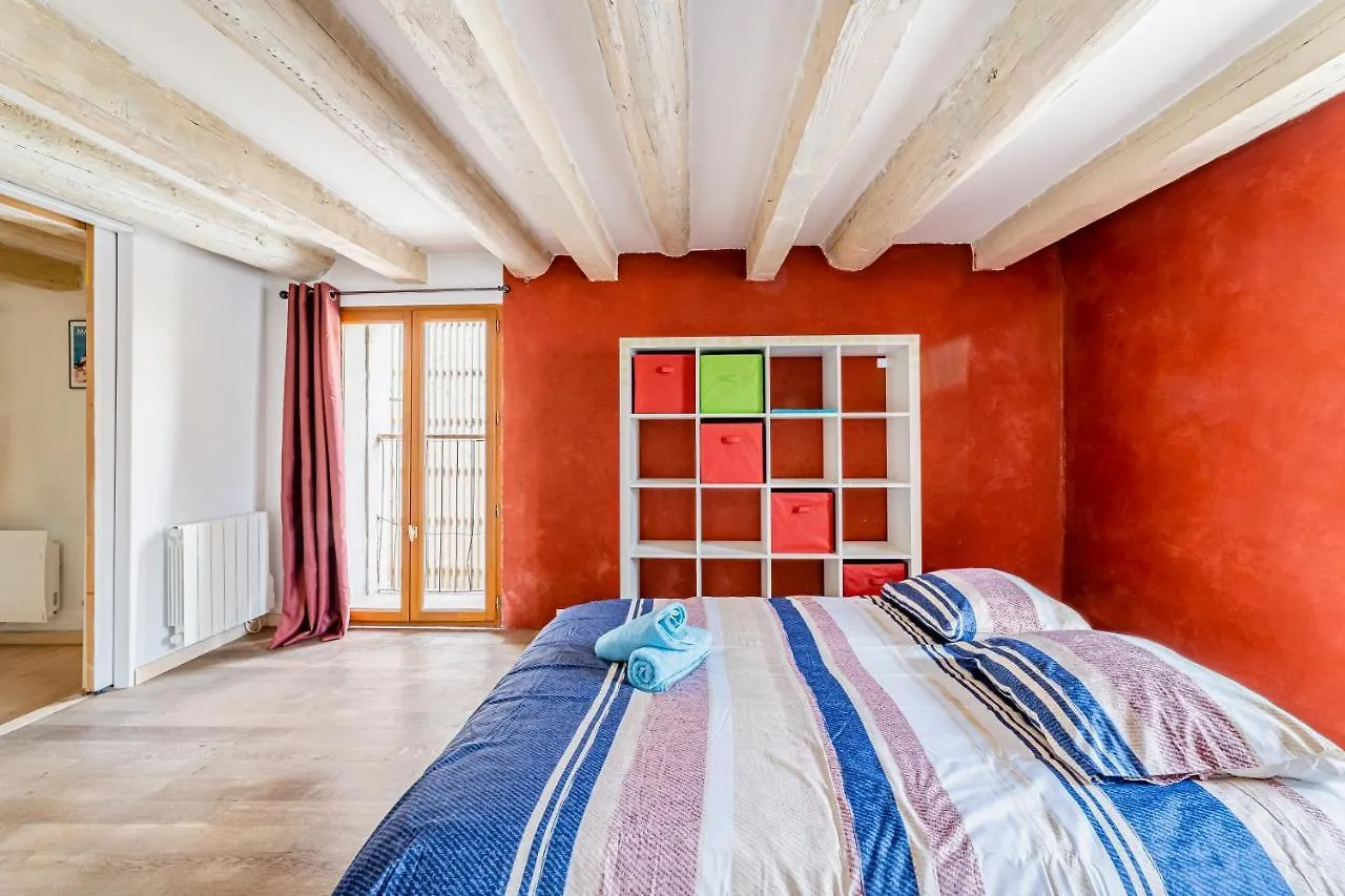 Daire Dina Great Big Appartment - 6 Pers With Overhead Projector Marsilya